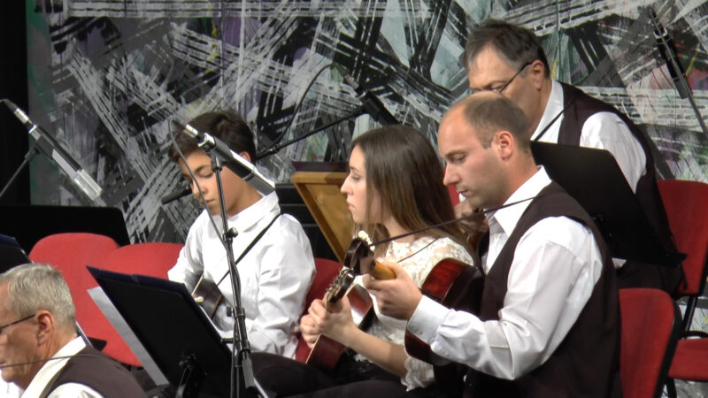 Tamburaši na Festival tamburaških orkestara u Rumi