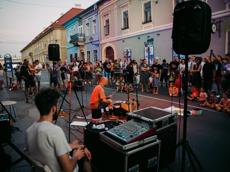 Ulični Svirači u podrgrađu Petrovaradinske tvrđave