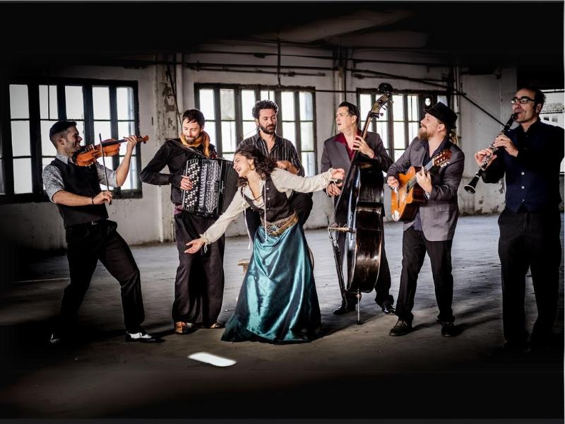 Barcelona Gipsy balKan Orchestra