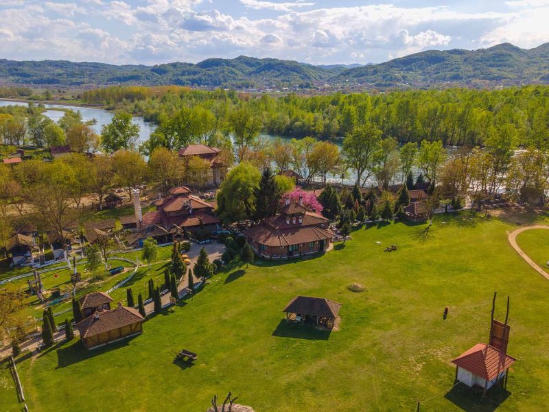 Etno kompleks Sunčana reka na Drini