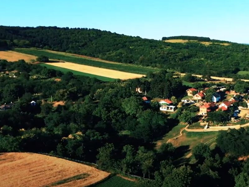 Srem nudi prirodne dragulje za šetnje, biciklizam i posmatranje ptica, posebno Frušku goru i Obedsku baru.