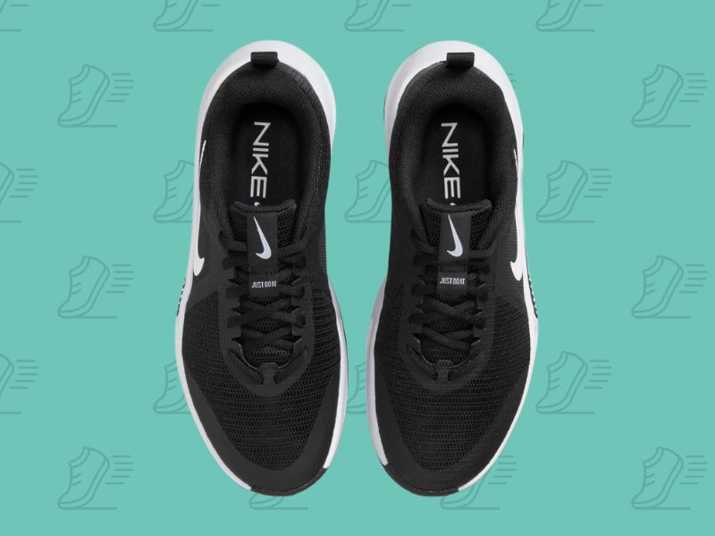 Crne Nike MC Trainer 3 patike, višenamenski model za rekreativne vežbače u teretani.