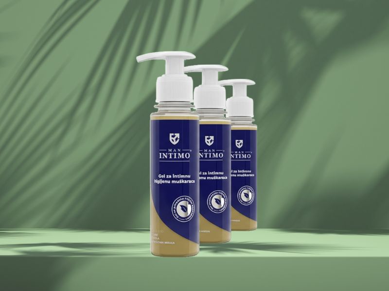 man intimo proizvodi na zelenoj pozadini sa senkom listova