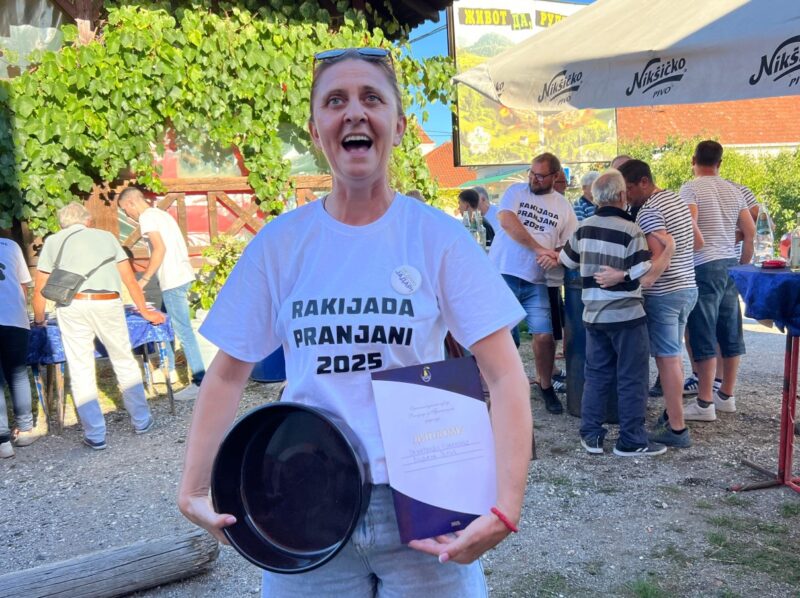 Pobednica takmičenja za najbolju gibanicu - Biljana Gelić iz Mošorina